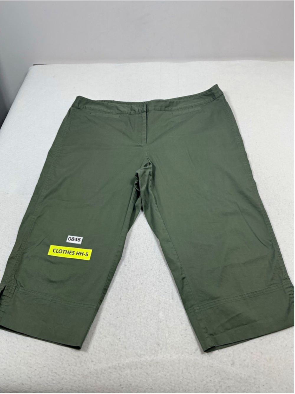 JH Collectibles Women’s Solid Green Stretch Capri Pants Plus Size 20W Flat Front
